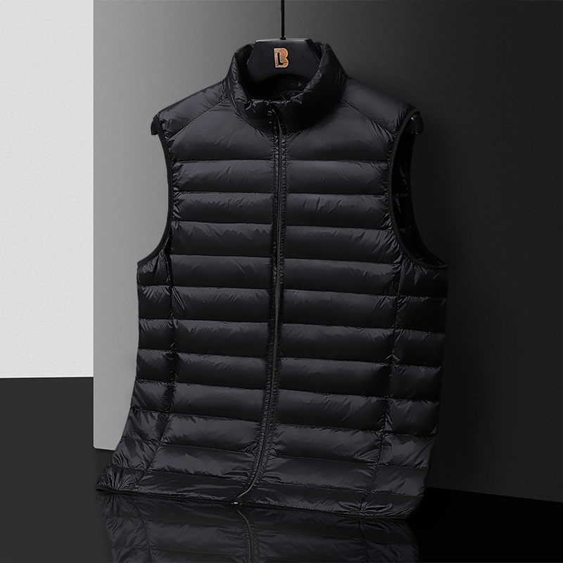 Vīriešu viegls pūka prslēgs – bez piedurknēm, augsta apkakle, rāvējslēdzējs, pildījums: pīļu pūka, ārējais materiāls: poliesters, iekšējā odas: poliester, ziemai