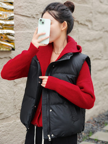 Ženska vesta s stojećim ovratnikom i zatvaračem, poliester tkanina, punilo poliester-bavlna, standardna duljina