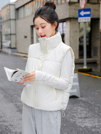 Ženska vesta s stojećim ovratnikom i zatvaračem, poliester tkanina, punilo poliester-bavlna, standardna duljina