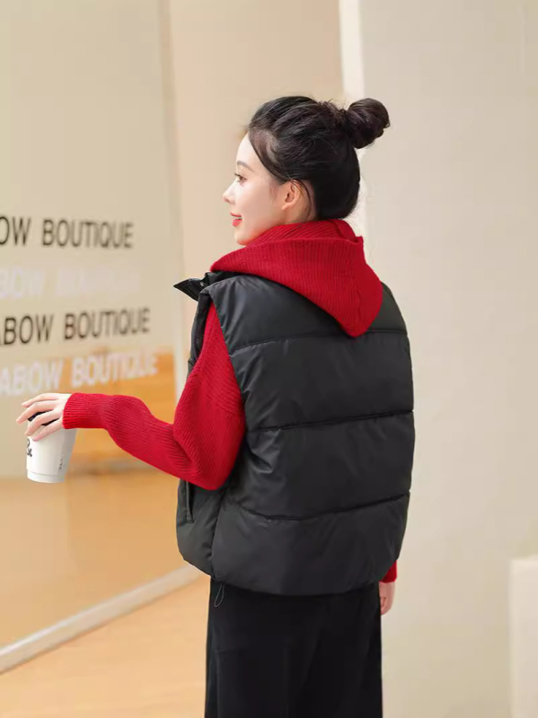 Ženska vesta s stojećim ovratnikom i zatvaračem, poliester tkanina, punilo poliester-bavlna, standardna duljina