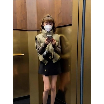 Ženski down prsluk, chenille tkanina, punilo bijeli kačji down (81–85%), glavni materijal Spandex, stojeći ovratnik