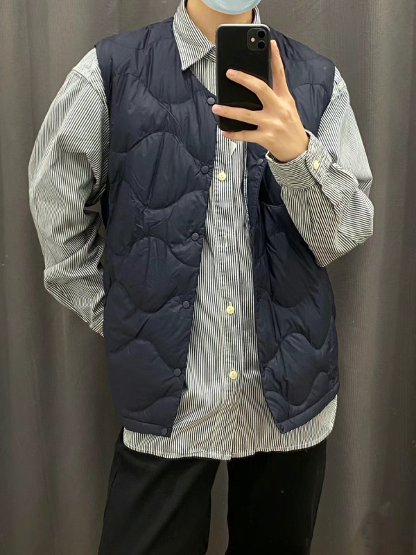 Vīriešu viegla ziemas rudens dūnu veste ar balta pīļu pūdu pildījumu, poliestera audums, plāns siluets, vienas rindas pogu aizdare