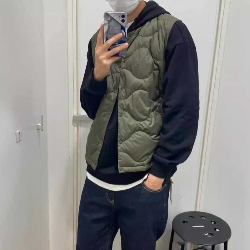 Vīriešu viegla ziemas rudens dūnu veste ar balta pīļu pūdu pildījumu, poliestera audums, plāns siluets, vienas rindas pogu aizdare
