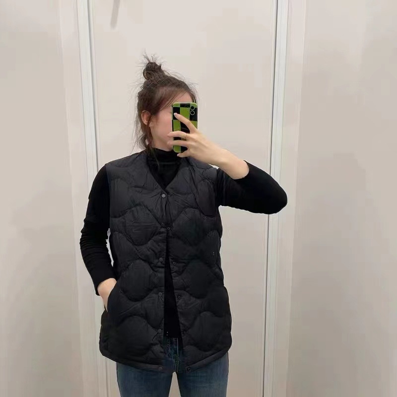 Vīriešu viegla ziemas rudens dūnu veste ar balta pīļu pūdu pildījumu, poliestera audums, plāns siluets, vienas rindas pogu aizdare