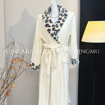 Dvodijelni pidžama set od Island Velvet s V-izrezom i dugim rukavima, debljina 251–300 g/m²