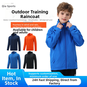 Vaikų lauko sportinė striukė - vėjo atspari ir vandeniui atspari, su nuimamu gobtuvu, stovinti apykaklė, poliesterio audinys