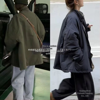 Chenille audinio švarkas su stovinčia apykakle – laisvas siluetas, ilgos rankovės, vidutinio ilgio (65–80 cm), 90–95% Spandex