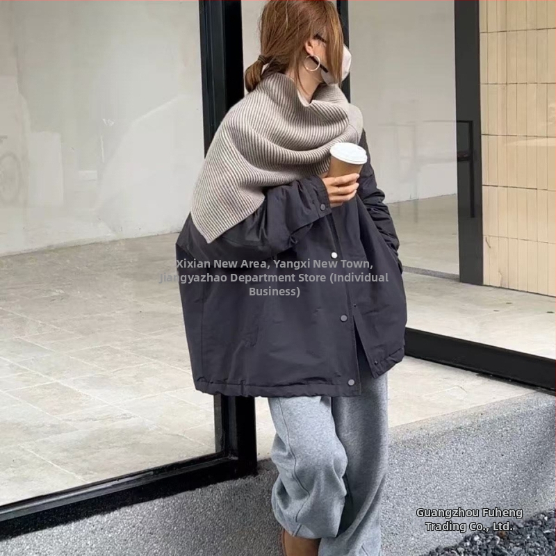 Chenille audinio švarkas su stovinčia apykakle – laisvas siluetas, ilgos rankovės, vidutinio ilgio (65–80 cm), 90–95% Spandex