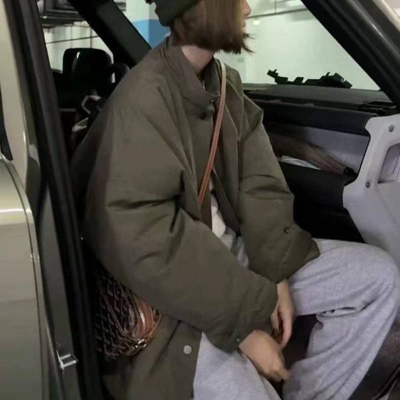 Chenille audinio švarkas su stovinčia apykakle – laisvas siluetas, ilgos rankovės, vidutinio ilgio (65–80 cm), 90–95% Spandex