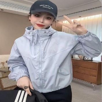 Plonas 3-in-1 gobtuvinė striukė su gobtuvu, vėjo atspari, laisvas kirpimas, pavasaris 2025, poliesteris