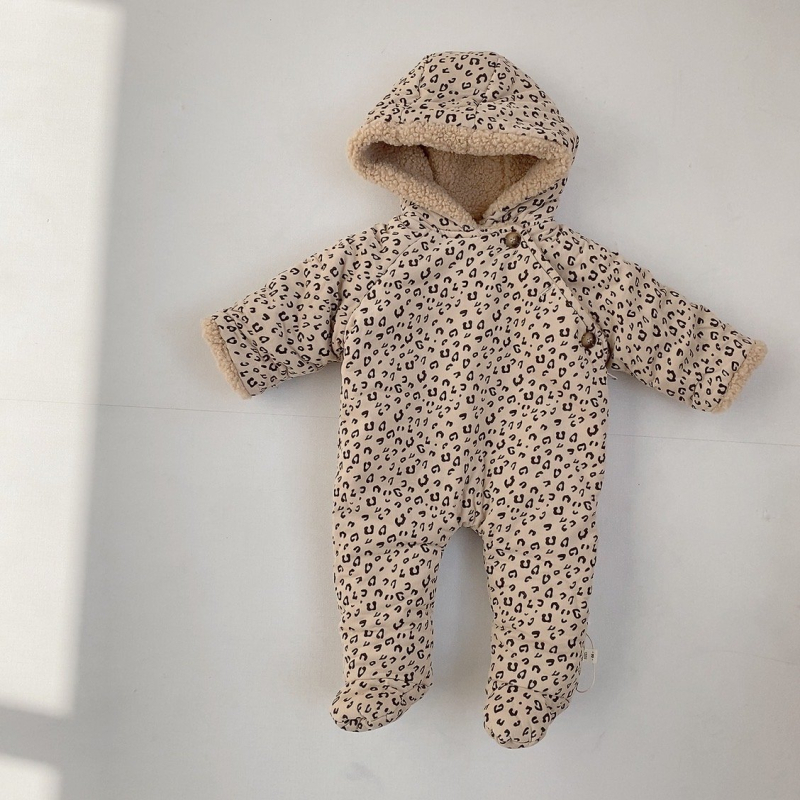 Dječji zimski kaput od pamuka s podstavom od janjeće vune, kapuljača, okrugli izrez, dugi rukavi, srednja duljina, cvjetni i leopard uzorak
