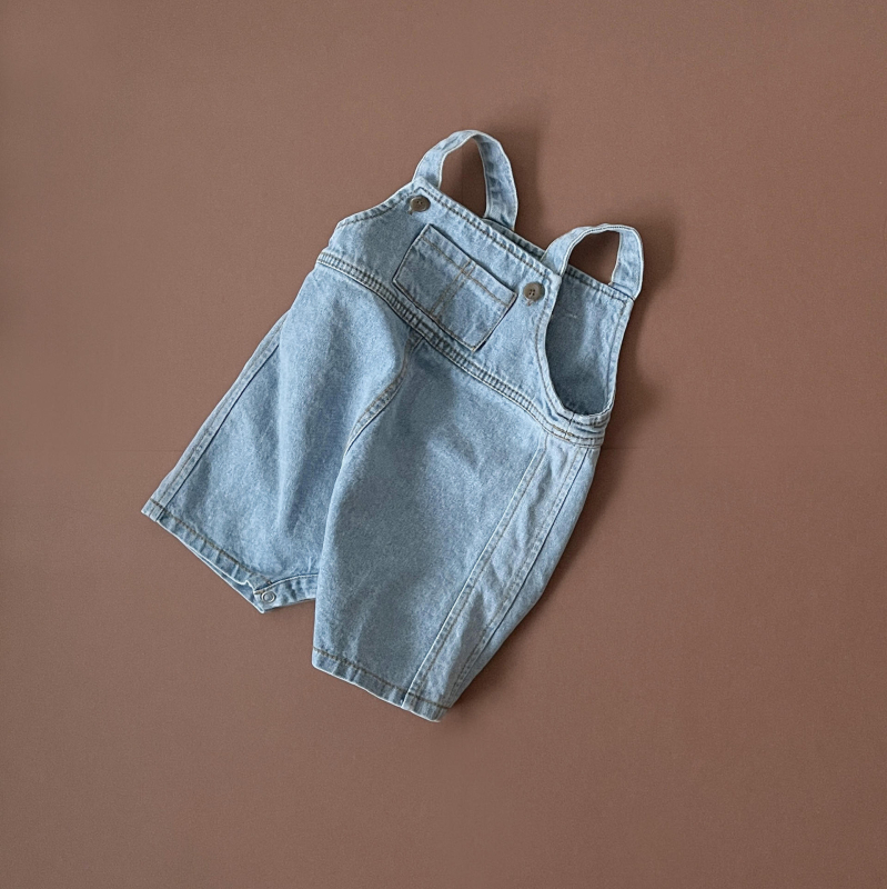Salopetă denim în stil coreean pentru copii, pantaloni cropped, unisex, bumbac moale, imprimeu desenat, închidere cu nasturi