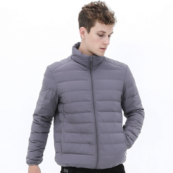 Vyrinė pūkine striukė, lengva, trumpa silueto, stačiu kaklu, 600 užpildo pūkai, išorinis audinys: nailonas