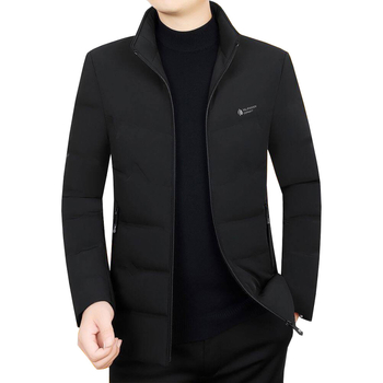 Vyrų žieminė striukė su antis pūko užpildais; pūko sudėtis 76-80%; stovimas kaklas; užtrauktukas; šalčio apsauga nuo -20°C iki -5°C.