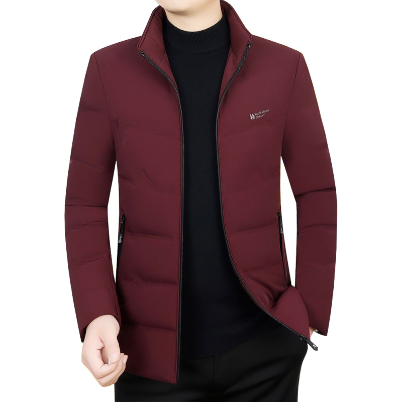 Vyrų žieminė striukė su antis pūko užpildais; pūko sudėtis 76-80%; stovimas kaklas; užtrauktukas; šalčio apsauga nuo -20°C iki -5°C.