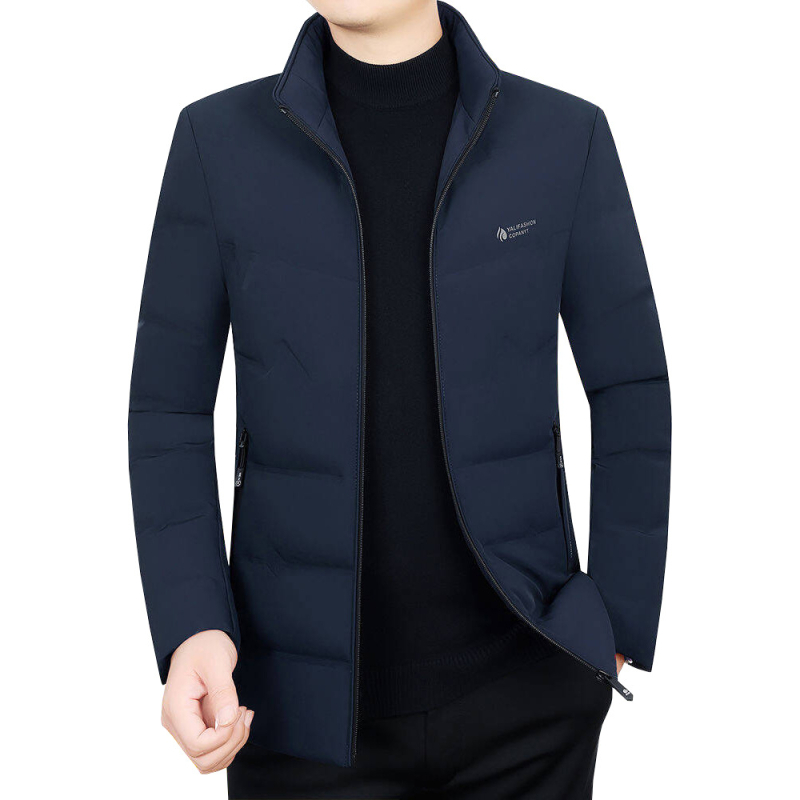 Vyrų žieminė striukė su antis pūko užpildais; pūko sudėtis 76-80%; stovimas kaklas; užtrauktukas; šalčio apsauga nuo -20°C iki -5°C.