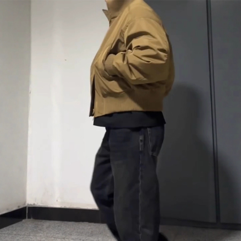 Férfi pamut-töltetű dzseki lazább szabásban, cipzár az elején, kapucni nélkül, téli modell