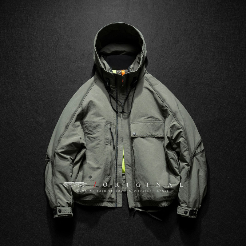 Žieminė pūkinė striukė su antis pūnu įdaru, 86–90% turinys, 550 pūkų talpa, gobtuvas su aukštu apykakliu, storas izoliacijos sluoksnis