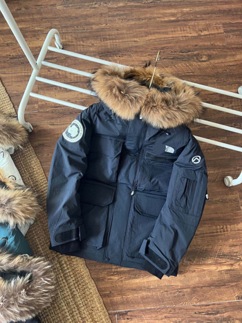 Pūkinė striukė su gobtuvu ir kailine apykakle, stora žieminė striukė vyrams ir moterims, užpildas 150–200 g balta antis dūna, apsauga nuo -30°C iki -15°C