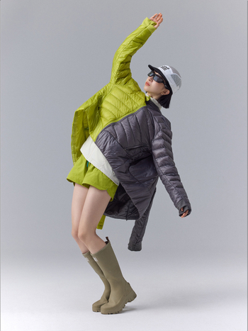 Žieminė striukė lauko sportui – vandeniui atspari lengvas nailonas išorinis sluoksnis, balta antis pūkai 91–95%, užpildymo galia 550, stovinti apykaklė, užtrauktukas, be gobtuvo.