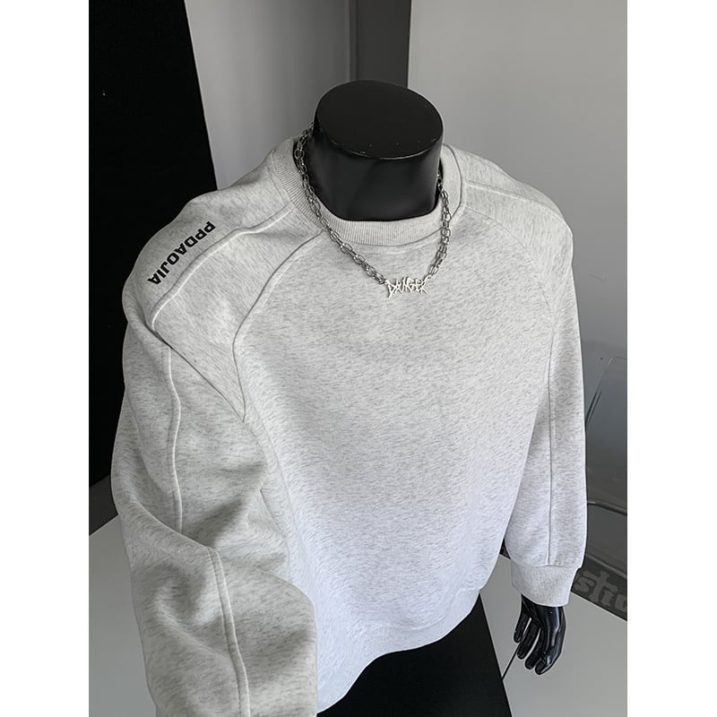 Muški teški fleece pulover dukserica, dugih rukava, bez kapuljače, tisk s natpisom; dvostruka tkanina: vanjska 51% pamuk / 49% poliester; unutarnja 95,8% poliester / 4,2% elastan; jesen 2025