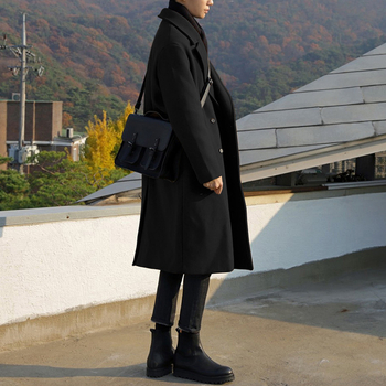 Paltas korejiško stiliaus, laisvo kirpimo, vidutinio ilgio, dvigubo užsegimo, poliesterio audinys