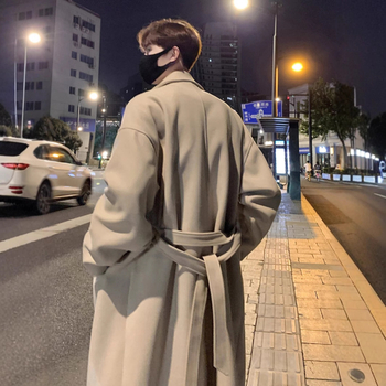 Corduroy vyriškas paltas, laisvas kirpimo, vienbordi užsegimas, diržas, vidutinio ilgio, žieminis.