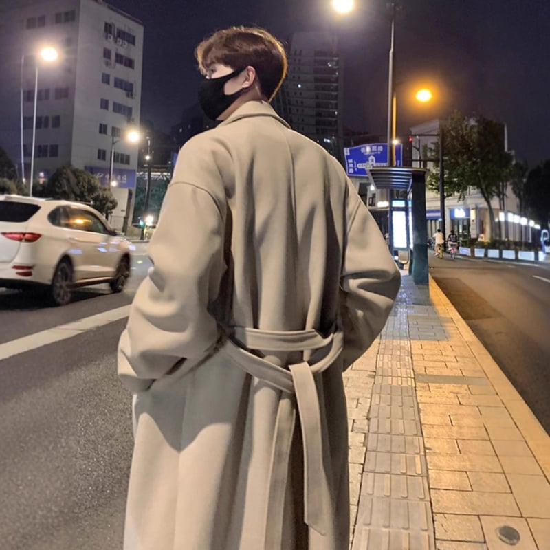 Corduroy vyriškas paltas, laisvas kirpimo, vienbordi užsegimas, diržas, vidutinio ilgio, žieminis.