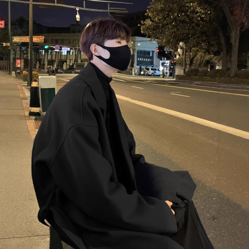 Corduroy vyriškas paltas, laisvas kirpimo, vienbordi užsegimas, diržas, vidutinio ilgio, žieminis.