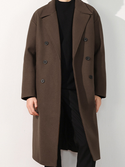 Vyrinis vilnonis paltas su kubanų apykakle, dvigubai užsegamas, storas, vidutinio ilgio