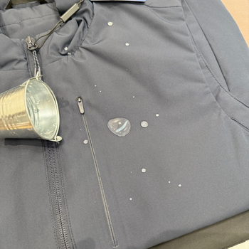 Medvilninė pūkinė liemenė su stačiu kaklu — užpildas ys2009, poliesterio išorinis audinys ir pamušalas, užtrauktinės kišenės, be gobtuvo, lauko žiemai 2025