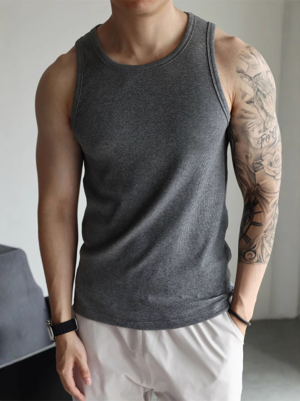 Tank Top – uski kroj; Materijal: 46.2% viskoza, 44.9% pamuk, 8.9% elastan; Sezona: ljeto 2025; Namijenjeno: mladi