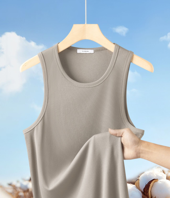 Tank Top – uski kroj; Materijal: 46.2% viskoza, 44.9% pamuk, 8.9% elastan; Sezona: ljeto 2025; Namijenjeno: mladi