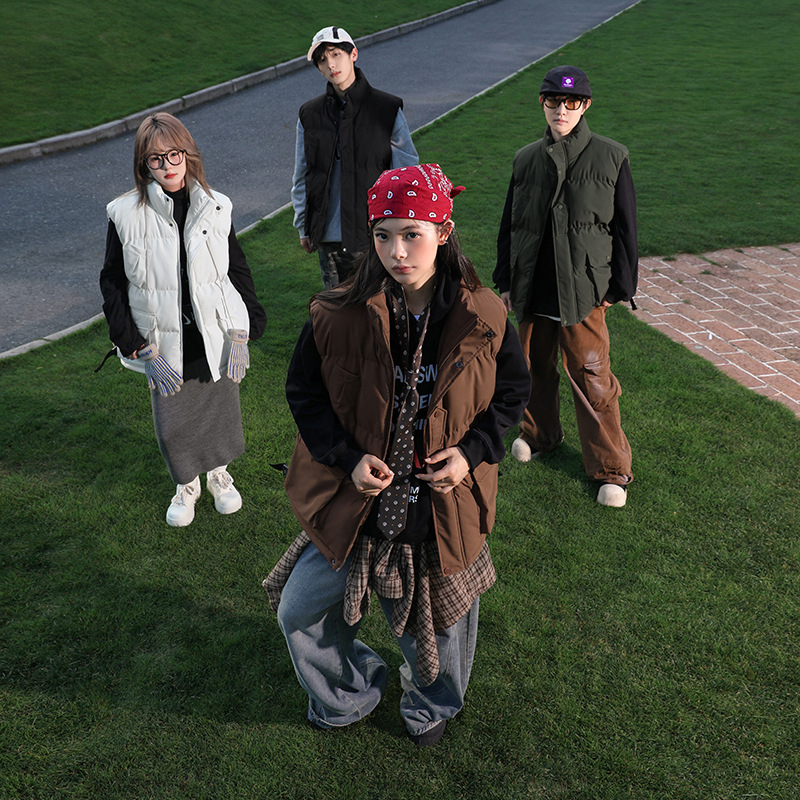 Amerikos stiliaus vyriška liemenė be rankovių rudenį-žiema, stora šilta užpildyta liemenė, poliesterio pluoštas, poliesterio audinys ir pamušalas, laisvas kirpimas, šoninės kišenės