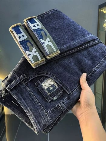 Muške traperice uskog kroja, srednji struk, zip, debela unutarnja podstava od pamuka s elastičnošću, mali uski ravni nogavice