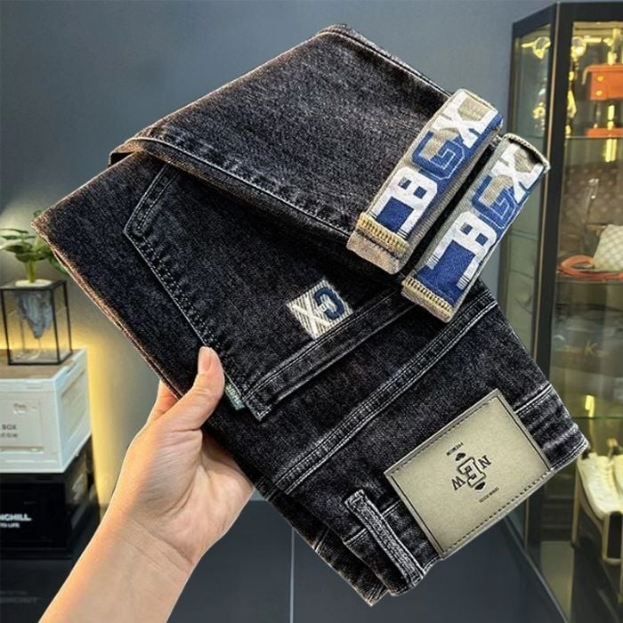 Muške traperice uskog kroja, srednji struk, zip, debela unutarnja podstava od pamuka s elastičnošću, mali uski ravni nogavice