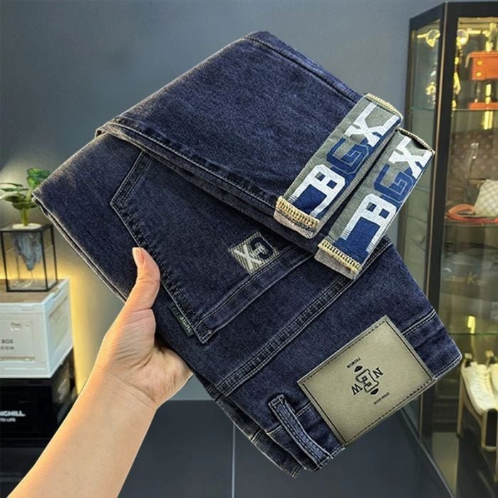 Muške traperice uskog kroja, srednji struk, zip, debela unutarnja podstava od pamuka s elastičnošću, mali uski ravni nogavice