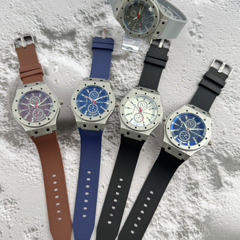 Muški kvarcni sat sa silikonskim remenom, analogni brojčanik, kućište od legure, sportski stil.