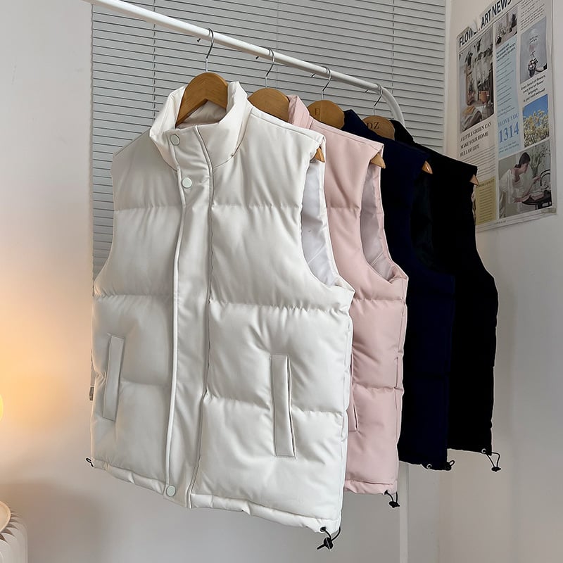 Vyrinė medvilninė pūkinė liemenė, medvilnės įdėklas, vidutinio ilgio, laisvas kirpimas, mygtukų užsegimas