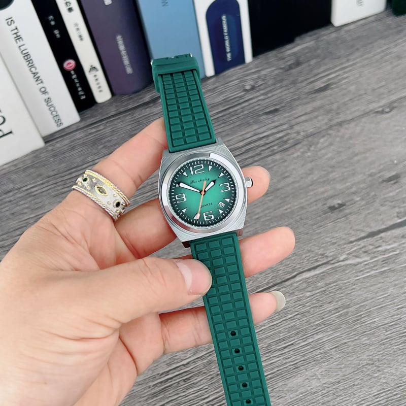 Ceas analog cuarț cu cadran luminos, curea din silicon, cadran pătrat, calendar