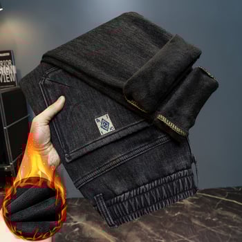 Férfi denimnadrág, középmagas derék, fleece-béléssel, egyenes szabás, kötős zárás, mikroelasticitás, több zseb