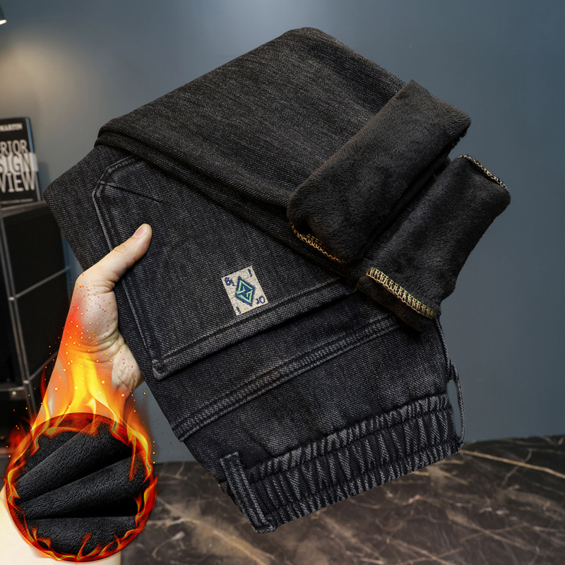 Férfi denimnadrág, középmagas derék, fleece-béléssel, egyenes szabás, kötős zárás, mikroelasticitás, több zseb