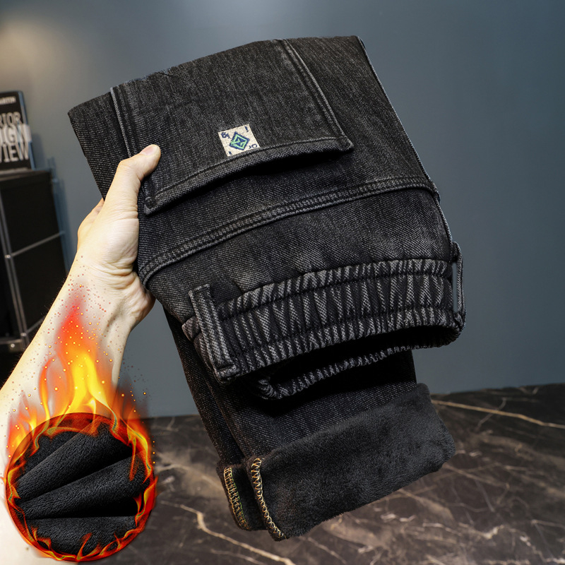 Férfi denimnadrág, középmagas derék, fleece-béléssel, egyenes szabás, kötős zárás, mikroelasticitás, több zseb