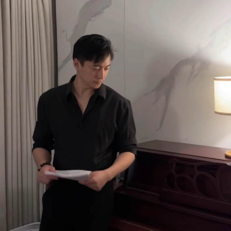 Férfi ing – fiatalos casual, laza szabás, poliészter ≥96%, hosszú ujjak, blokkokkal tervezett minta.