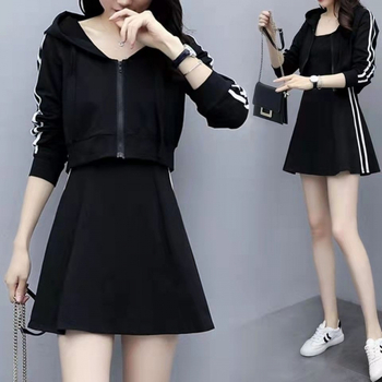 Set din două piese cu top cu glugă și fustă cu bretele, material bumbac-poliester, lungime medie, stil stradal