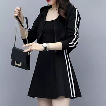 Set din două piese cu top cu glugă și fustă cu bretele, material bumbac-poliester, lungime medie, stil stradal