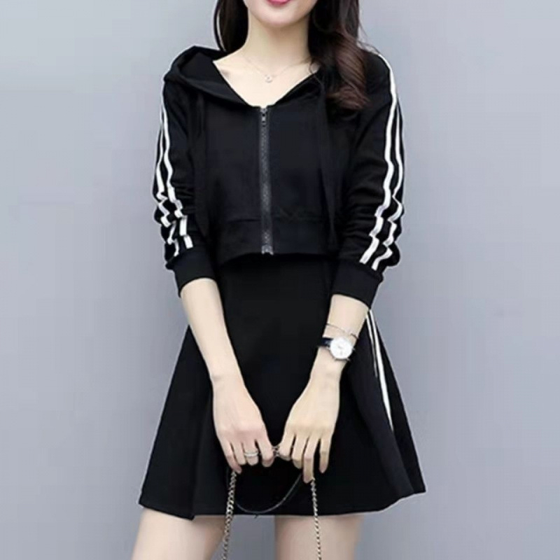 Set din două piese cu top cu glugă și fustă cu bretele, material bumbac-poliester, lungime medie, stil stradal