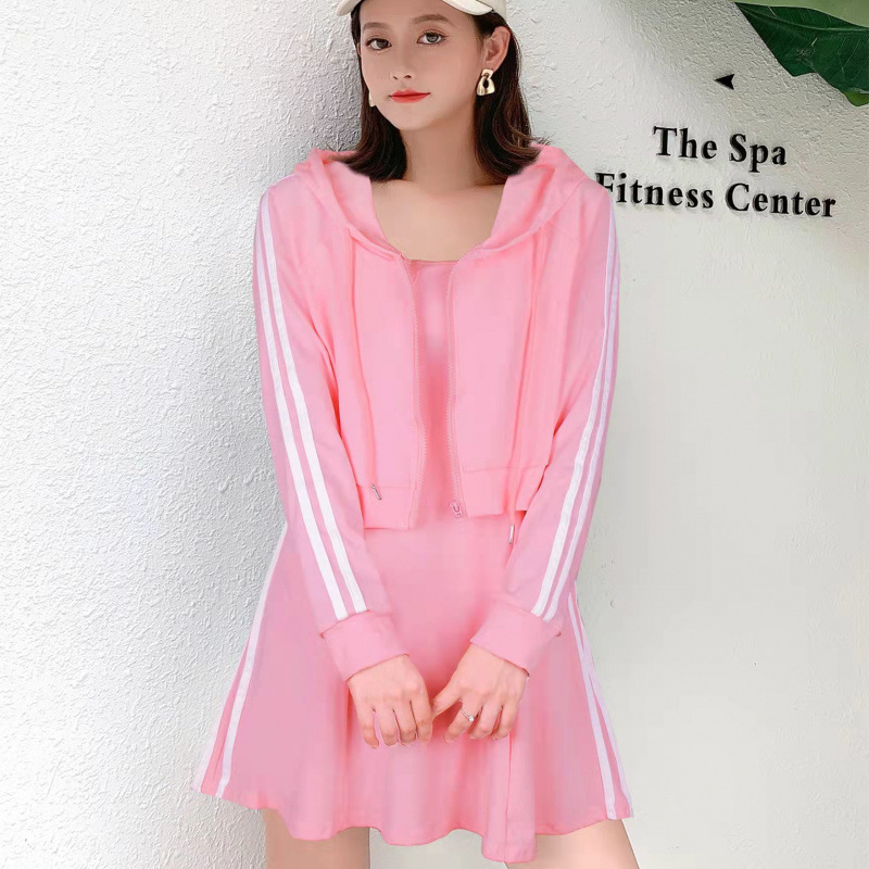 Set din două piese cu top cu glugă și fustă cu bretele, material bumbac-poliester, lungime medie, stil stradal