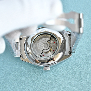 Ceas pentru bărbați cu cuarț, afișaj zi și dată, model Log-type, carcasă din aliaj de titan, curea din oțel inoxidabil, cadran rotund