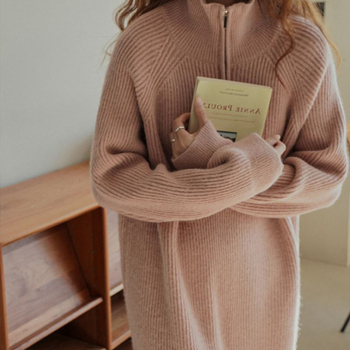 Pletena haljina s ovratnikom, srednja duljina, A-linijski kroj, dugi rukavi, pulover stil